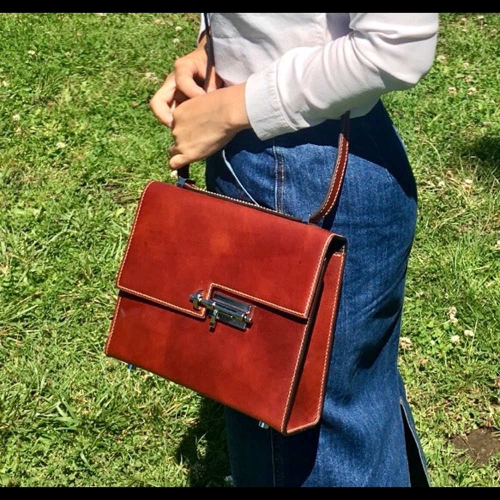 Handmade leather structure bag in red chestnut